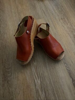 Women’s Leather Open-Toe Clog Sandals in Cognac